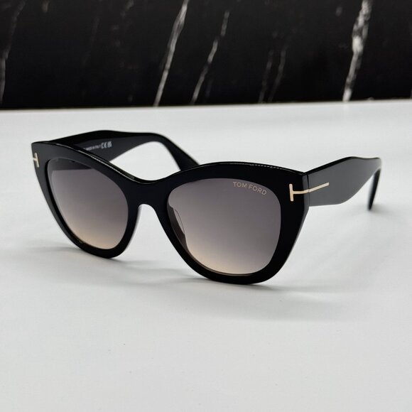 NEW TOM FORD TF940 01B WOMEN CAT EYE SUNGLASSES TOM FORD CARA FT0940/S - Picture 2 of 11